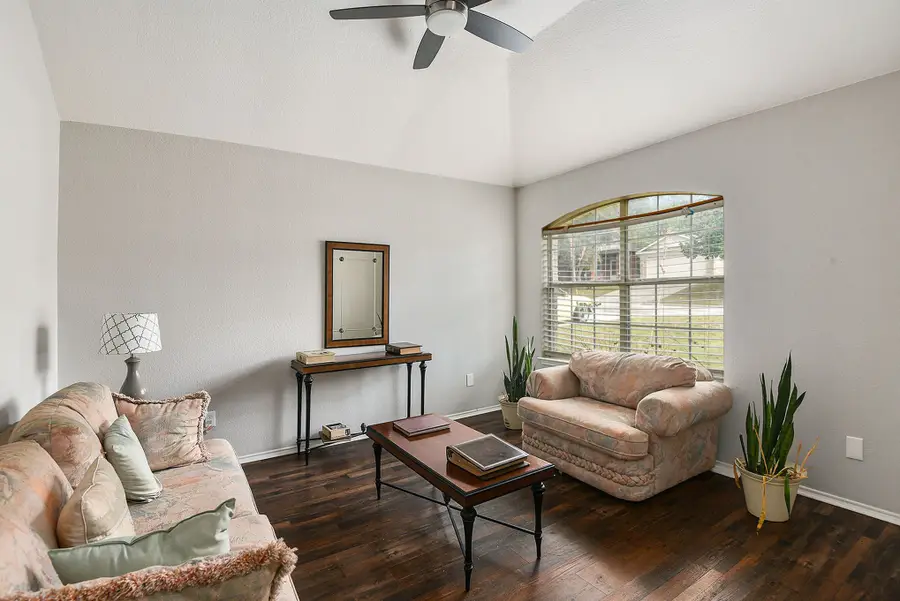 4805 Saint Thomas Place, Fort Worth, TX 76135 - Image #3