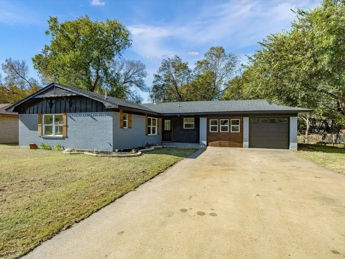 1509 Lyndale Drive, Ennis, TX 75119 - Image #1