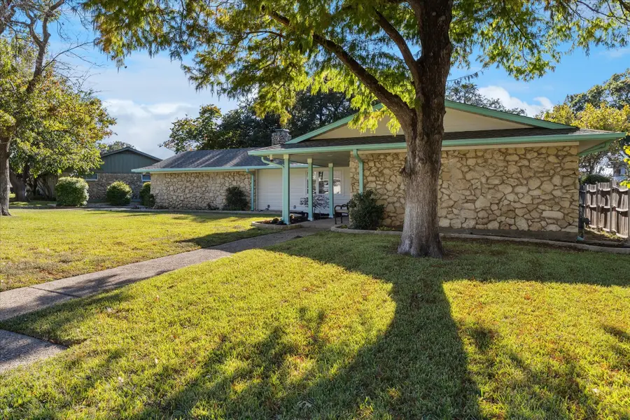 6052 Wrigley Way, Fort Worth, TX 76133 - Image #3