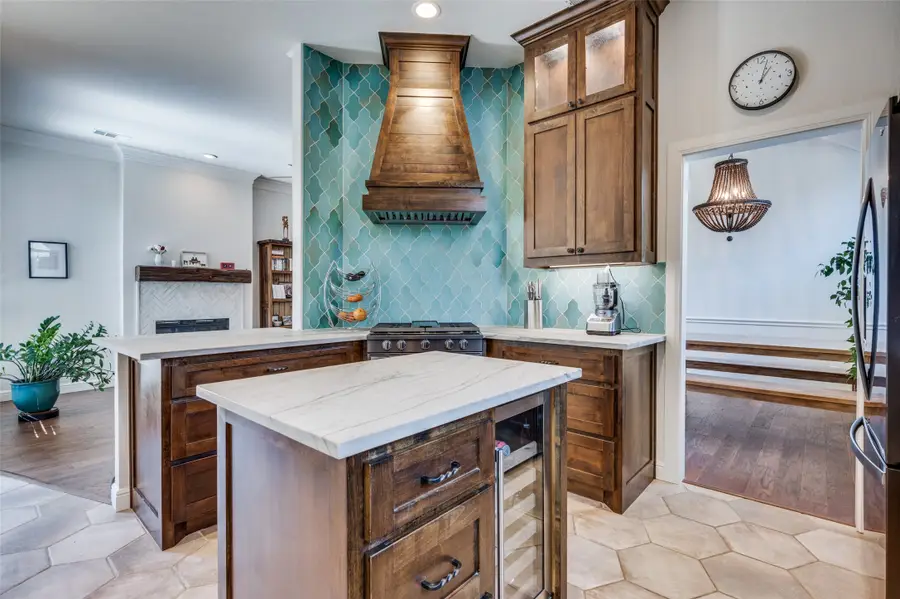 109 Midcrest Drive, Irving, TX 75063 - Image #2