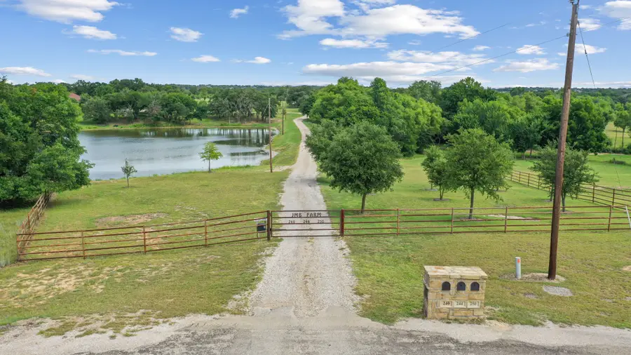 250 Lakeview Court, Weatherford, TX 76088 - Image #2