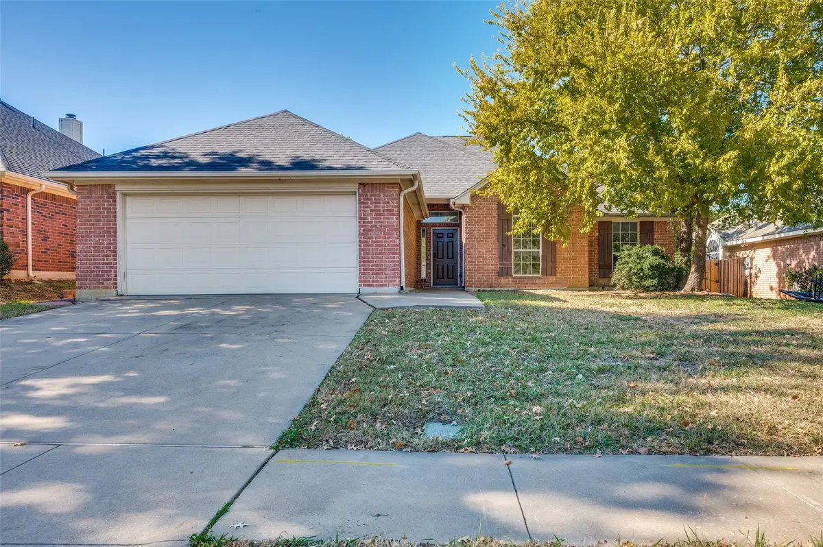 803 W Lonesome Dove Trail, Arlington, TX 76001 - Image #1