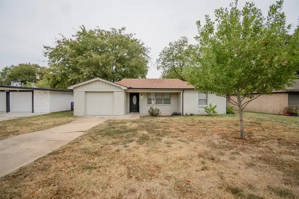 7704 Carlos Street, White Settlement, TX 76108
