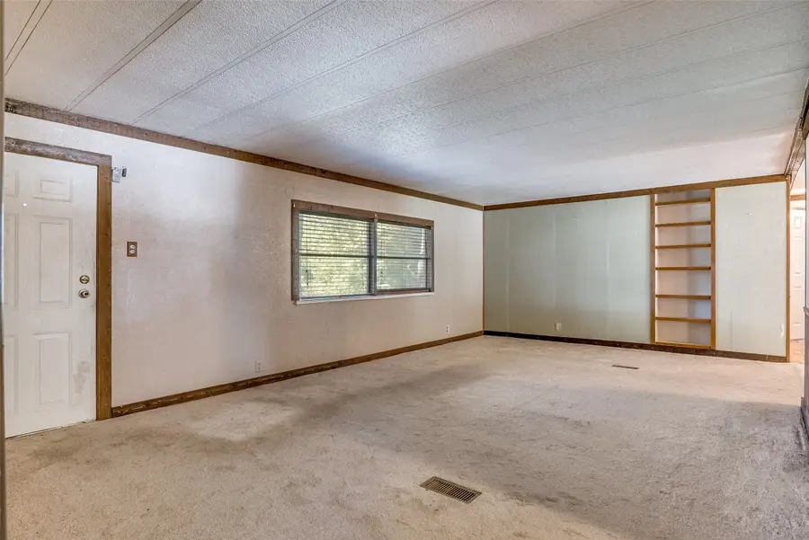 3224 W Weems Court, Granbury, TX 76049 - Image #2