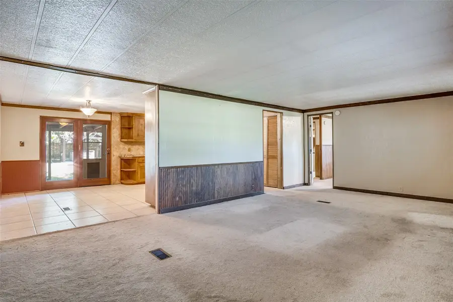 3224 W Weems Court, Granbury, TX 76049 - Image #3