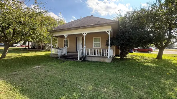 441 W Lake Street, Krum, TX 76249