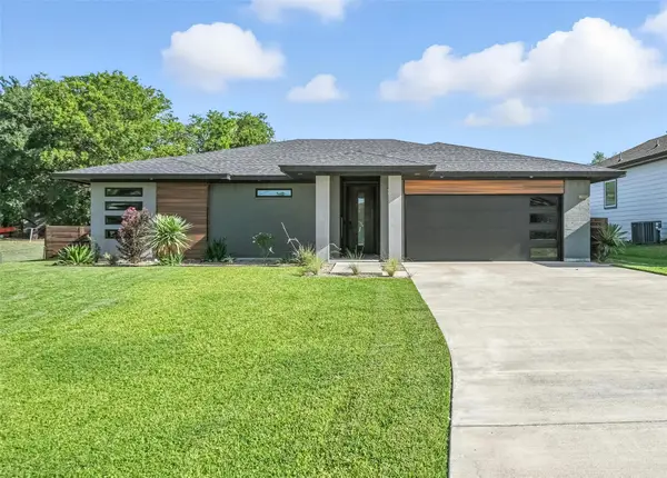 330 W Morris Street, Rhome, TX 76078