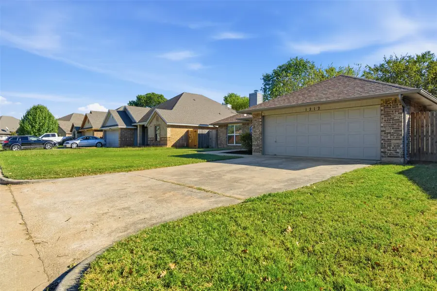 1212 Eagle Lake Drive, Azle, TX 76020 - Image #3
