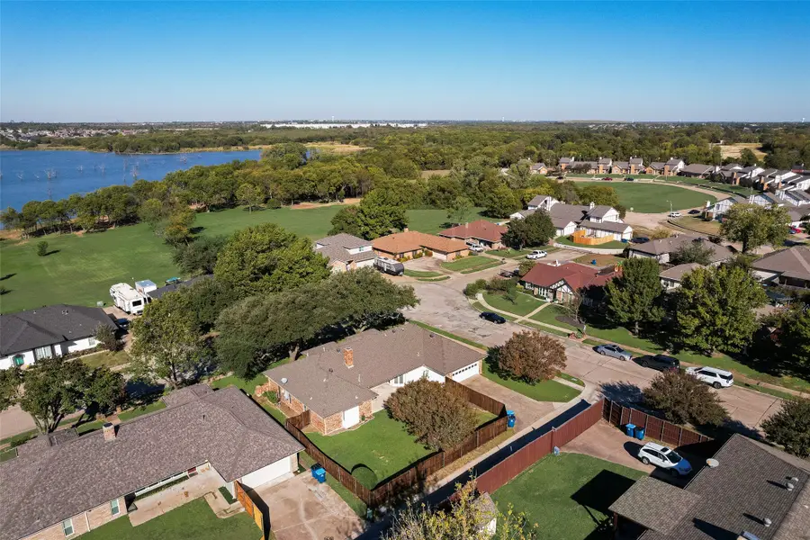 6102 Lakeshore Drive, Rowlett, TX 75089 - Image #2