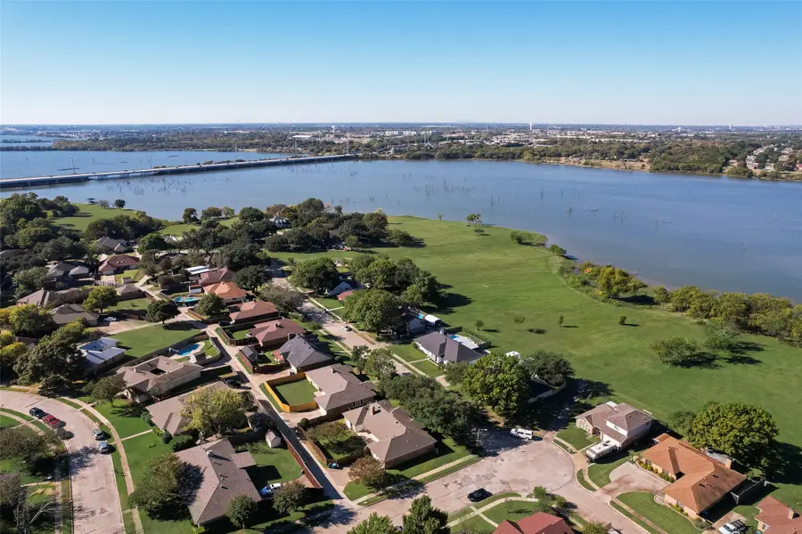 6102 Lakeshore Drive, Rowlett, TX 75089 - Image #3