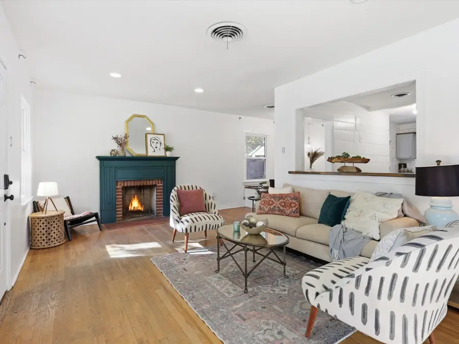 3804 Pershing Avenue, Fort Worth, TX 76107 - Image #2