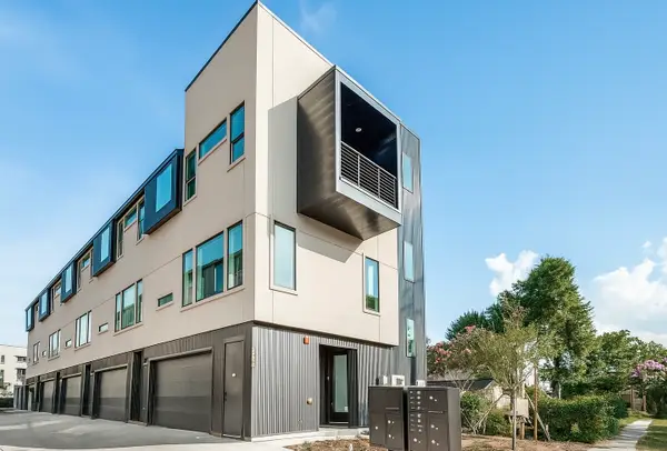 2906 Hawthorne Avenue #104, Dallas, TX 75219