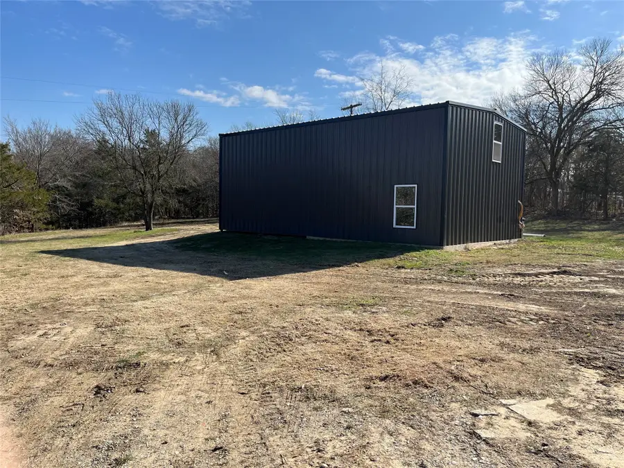 828 W Mcfarland Street, Bells, TX 75414 - Image #2