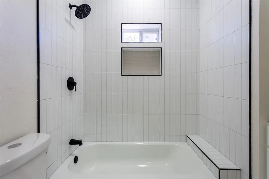 504 W Hammond Street, Fort Worth, TX 76115 - Image #2