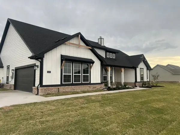 3107 White Oak Road, Oak Ridge, TX 75161