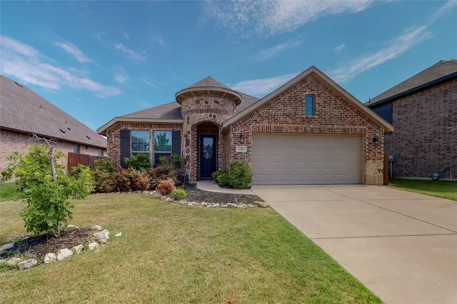 733 Ravenwood Drive, Saginaw, TX 76179 - Image #2