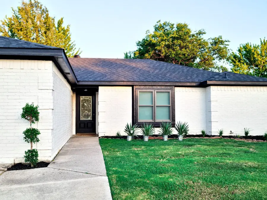 7810 Creek View Drive, Rowlett, TX 75089 - Image #2