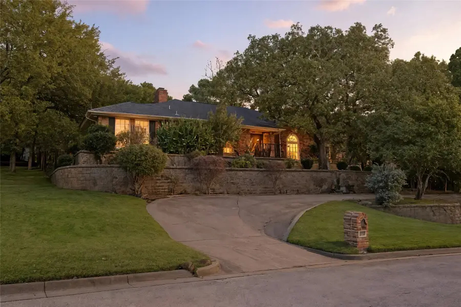 2000 Lakehill Court, Arlington, TX 76012 - Image #2