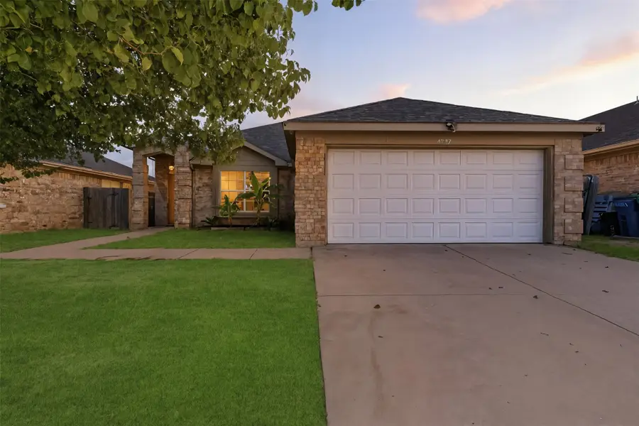4712 Topaz Lane, Granbury, TX 76049 - Image #2