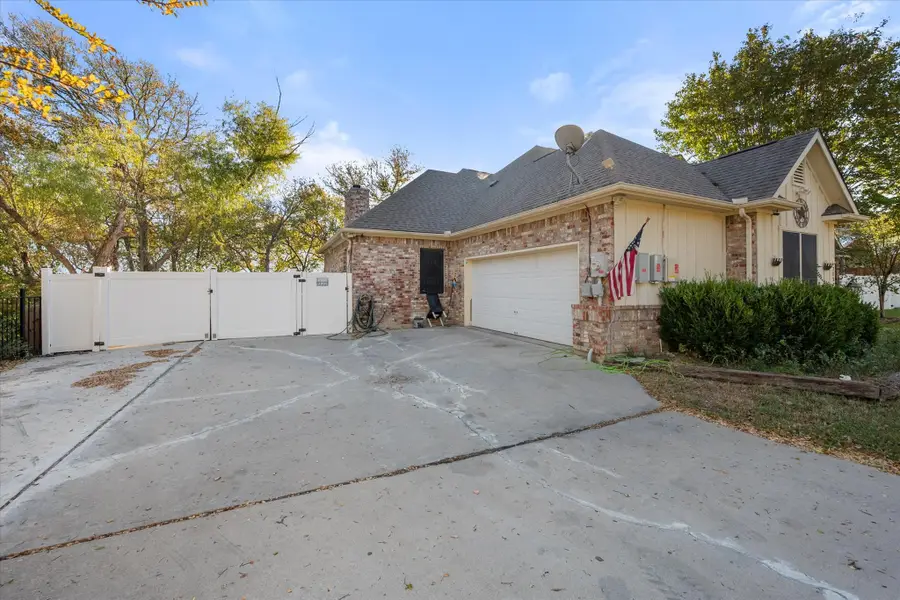 709 Timberview Court N, Fort Worth, TX 76112 - Image #2