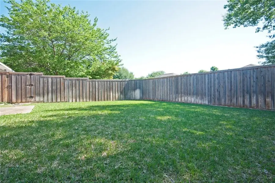 225 Los Santos Drive, Garland, TX 75043 - Image #3