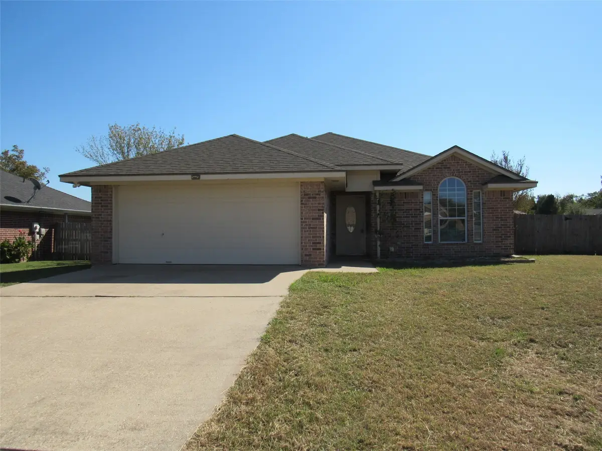 105 Wildcat Drive, Lacy Lakeview, TX 76705 - Image #1