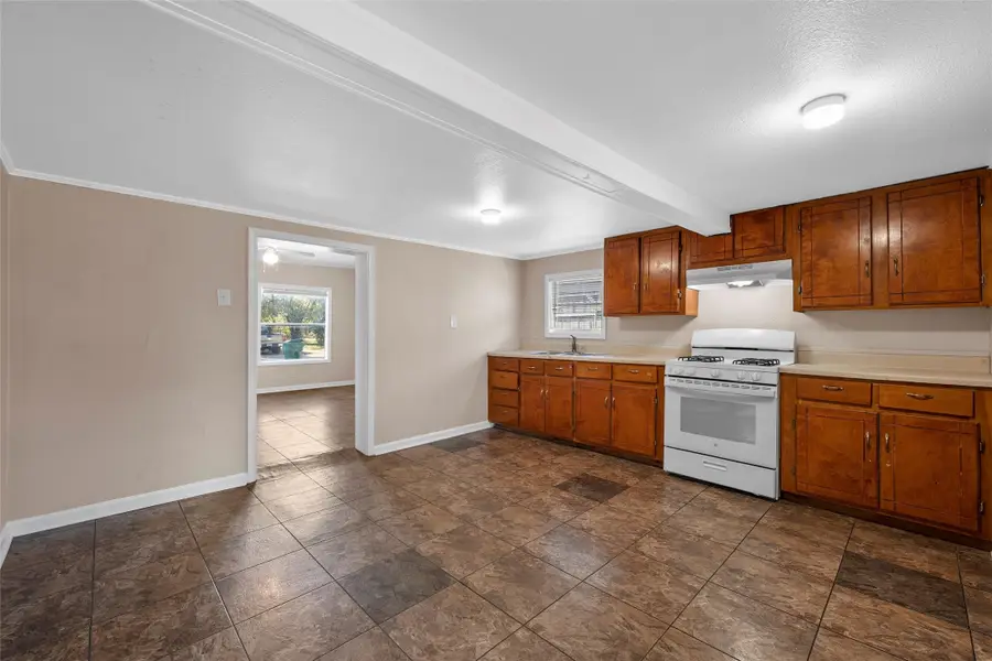 912 S Madison, McGregor, TX 76657 - Image #2