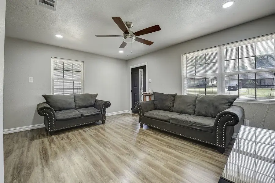 12111 Galva Drive, Dallas, TX 75243 - Image #3