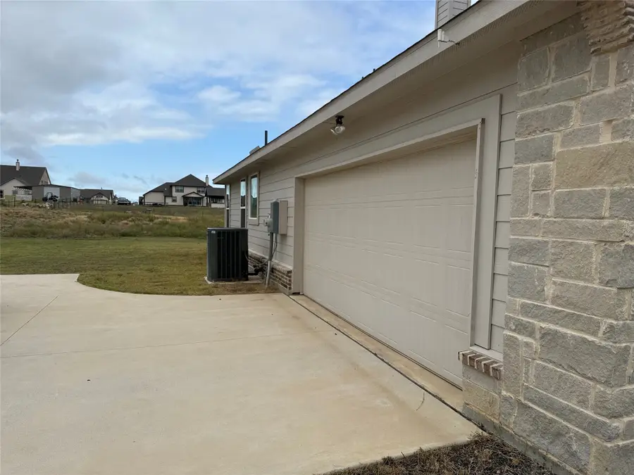 155 Spanish Moss Trail, Rhome, TX 76078 - Image #3