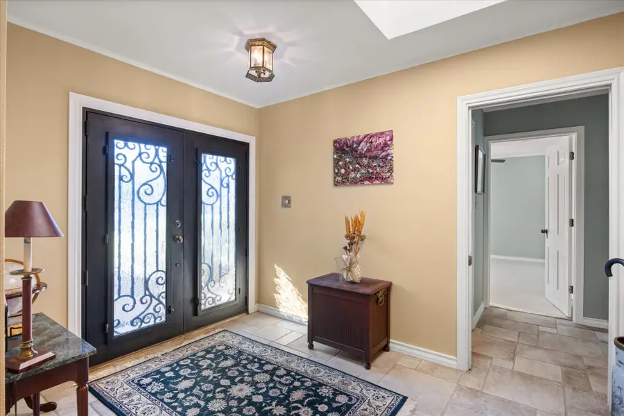 1517 Lakeview Court, Granbury, TX 76048 - Image #3