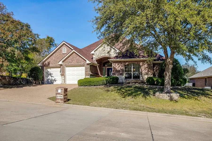 10954 Live Oak Creek Drive, Fort Worth, TX 76108 - Image #3