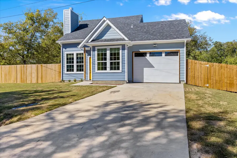 816 Huron Drive, Granbury, TX 76048 - Image #2