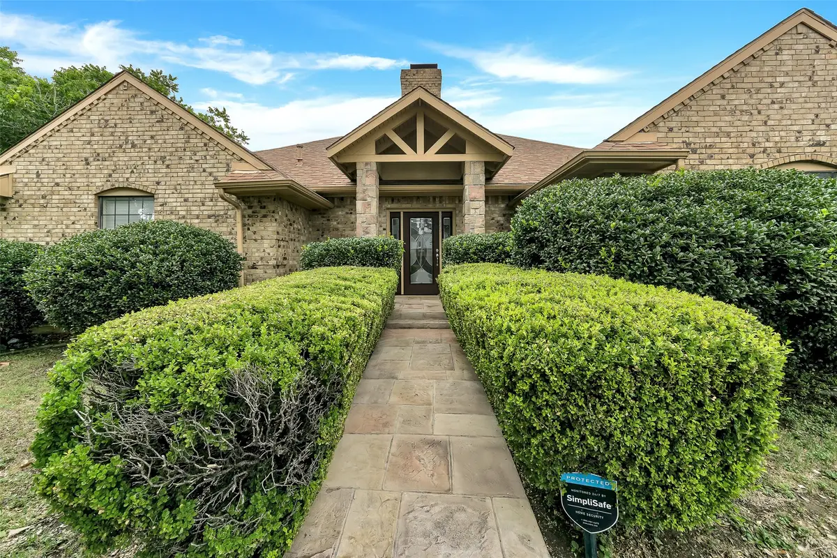 2425 Northgate Drive W, Irving, TX 75062 - Image #1