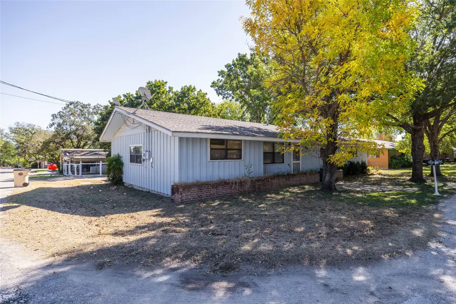1106 N Page Street, Comanche, TX 76442 - Image #2
