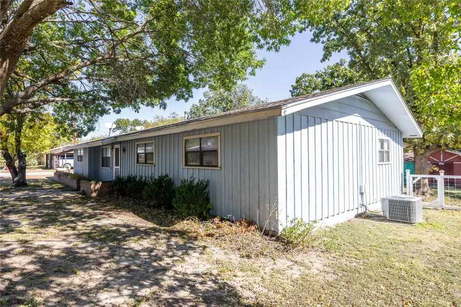 1106 N Page Street, Comanche, TX 76442 - Image #3