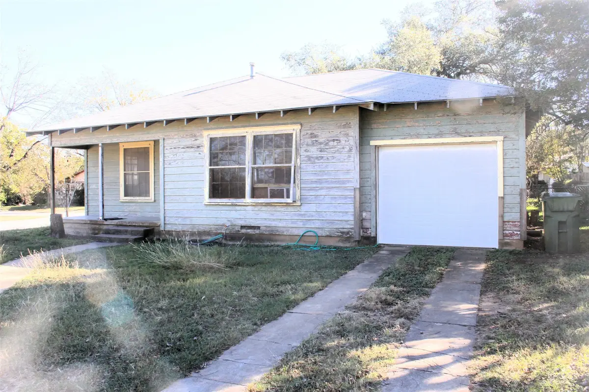 1001 W Woodlawn Street, San Saba, TX 76877 - Image #1