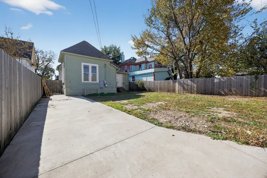 627 W Chestnut Street, Denison, TX 75020 - Image #2