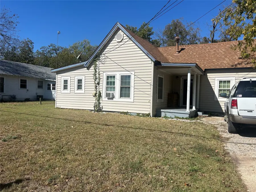 835 W Vanderbilt Street, Stephenville, TX 76401 - Image #2