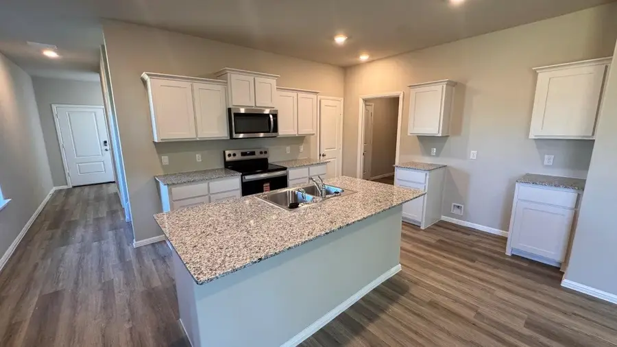 325 Wildrose Circle, Cleburne, TX 76033 - Image #3