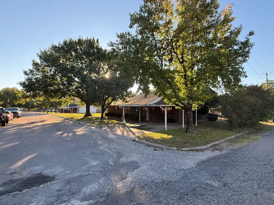 300 Denton Court, Collinsville, TX 76233 - Image #2