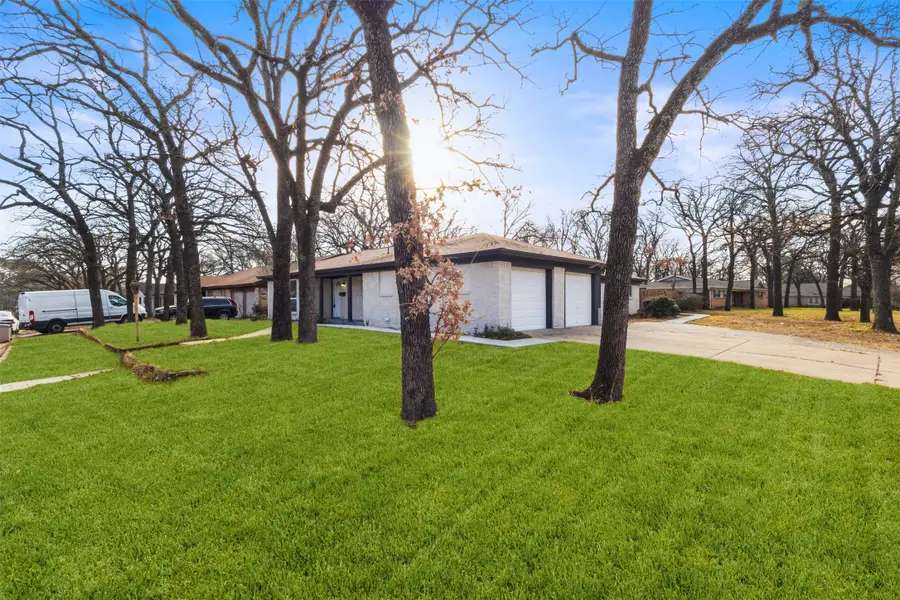 1917 Windlea Drive, Euless, TX 76040 - Image #3