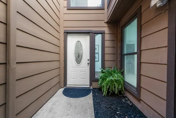 3211 Whispering Oak, Farmers Branch, TX 75234