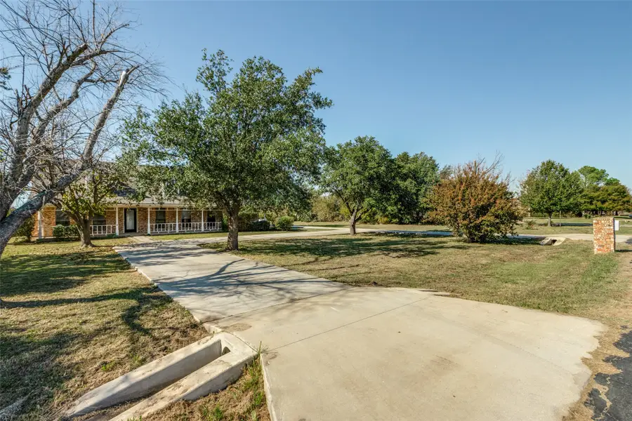 20240 Willow Glade Circle, Pilot Point, TX 76258 - Image #3