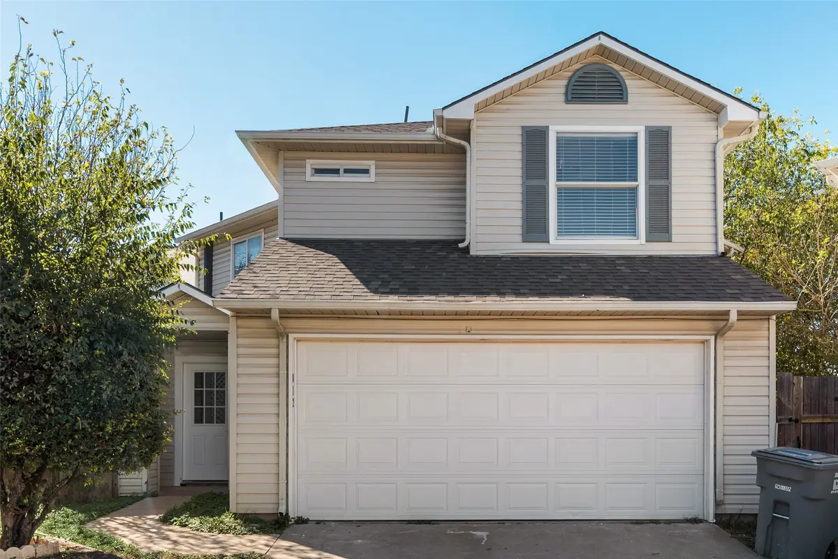 812 Isla Verde Plaza, Dallas, TX 75211 - Image #1