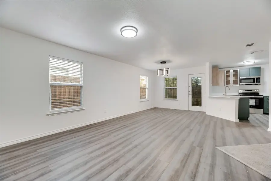 812 Isla Verde Plaza, Dallas, TX 75211 - Image #3