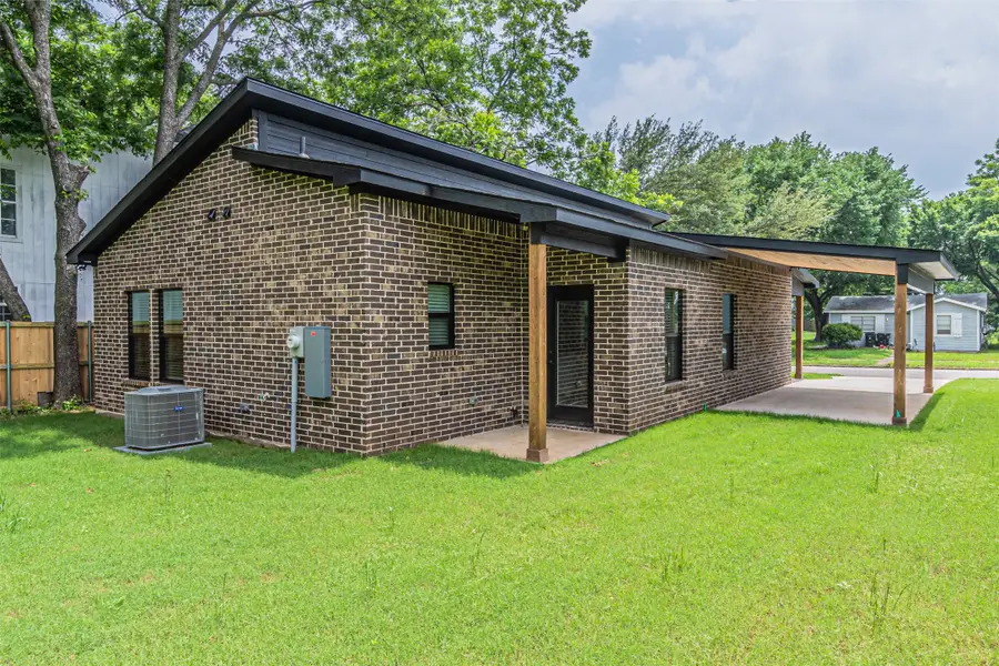 117 W Sears Street, Denison, TX 75021 - Image #3