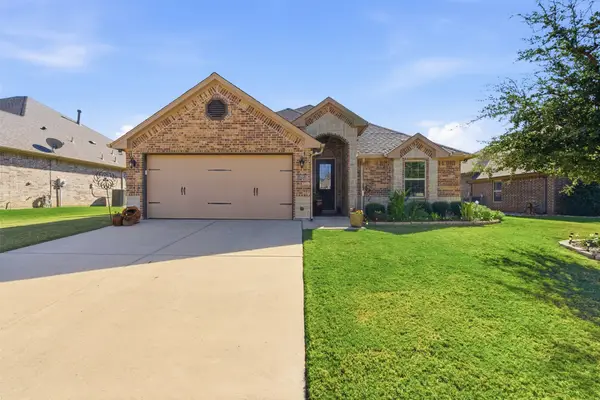 2038 Clive Drive, Granbury, TX 76048