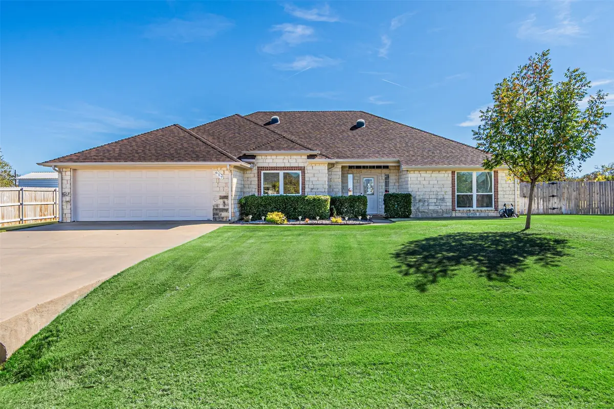 617 Parker Lane, Granbury, TX 76048 - Image #1