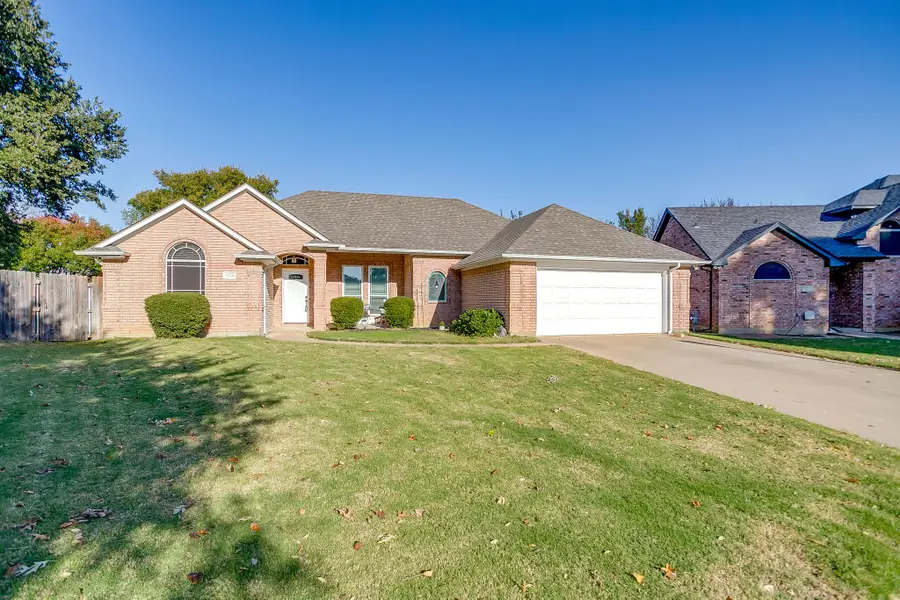 1125 Starling Court, Burleson, TX 76028 - Image #2
