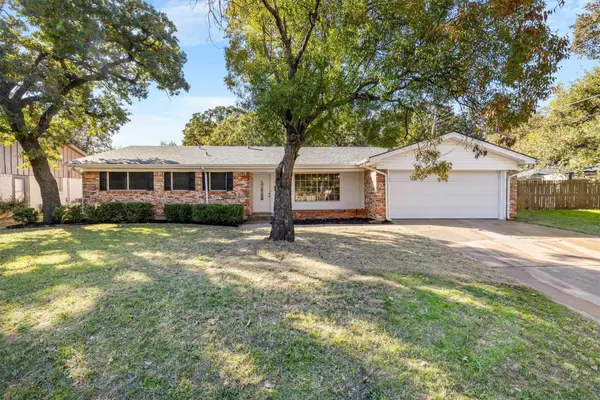 425 Moore Creek Road, Hurst, TX 76053